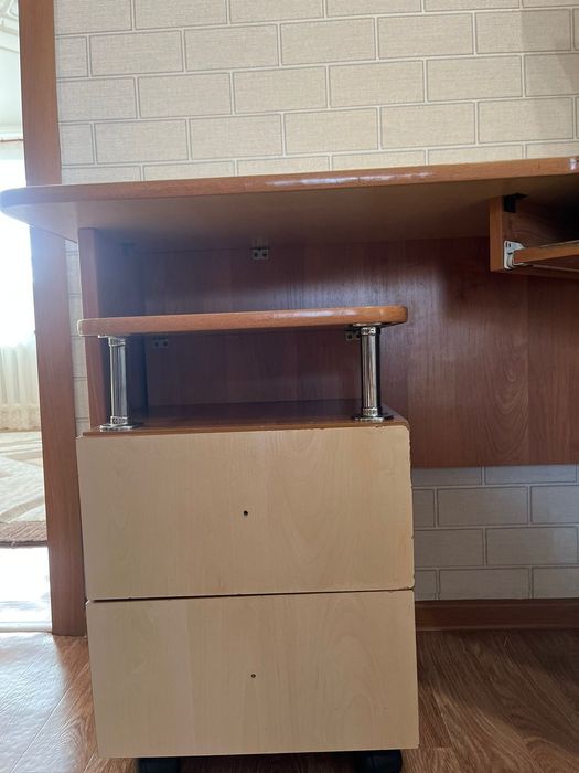 Угловой письменный стол