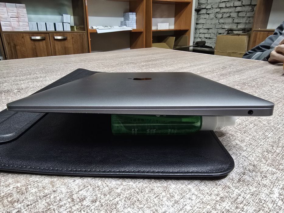 MacBook air m1 8/256gb