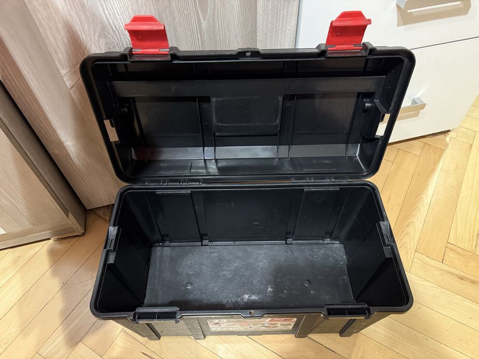 Куфар за инструменти с органайзер.