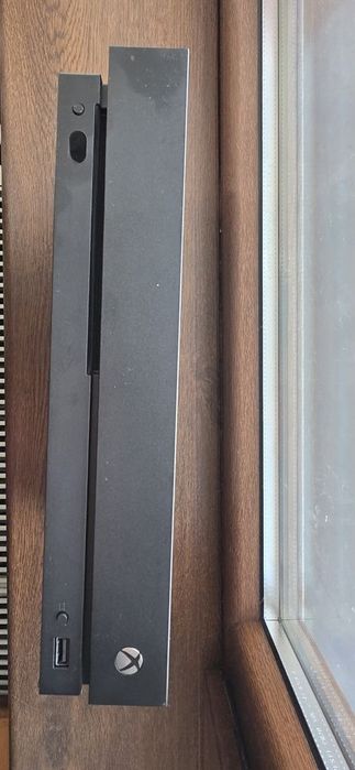 Xbox one X 1tb,stare buna