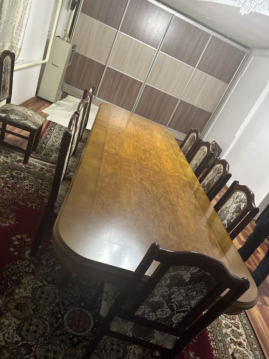 Стол и стулья продается