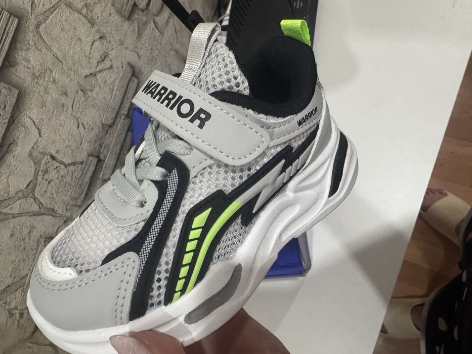 Продам новые кросовки