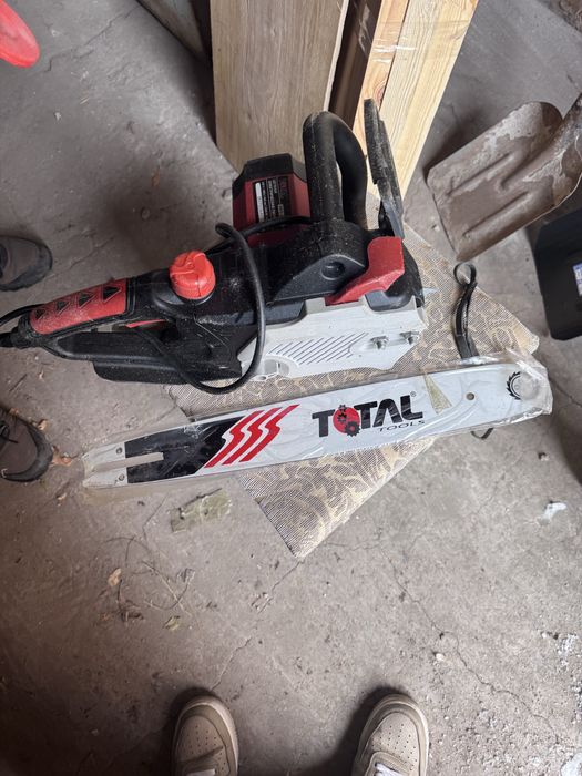 Бензопила новая.