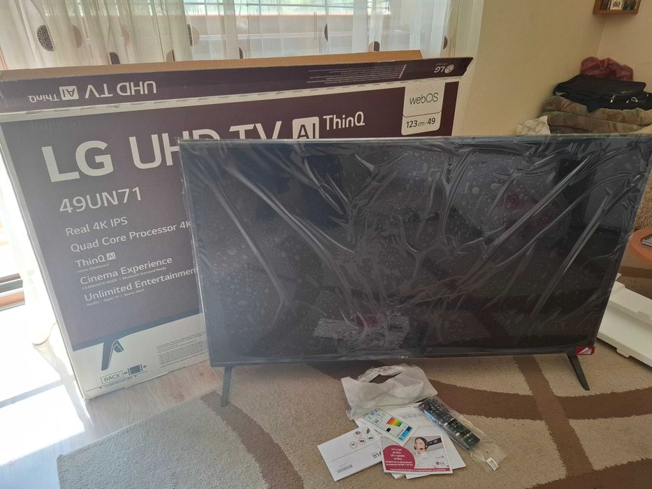 LG UHD 49 UN 71