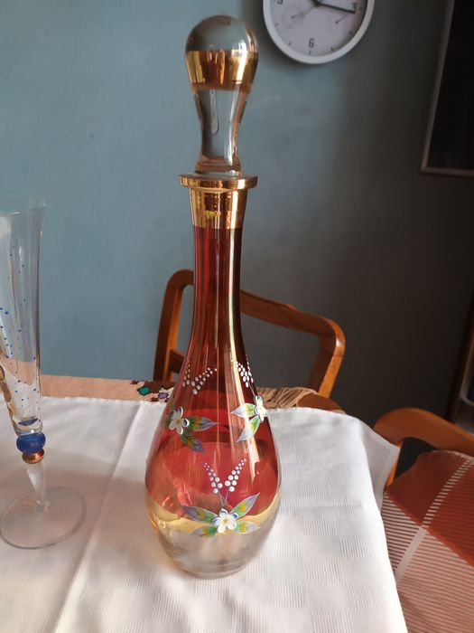 Pahare și decantor rubin pictat