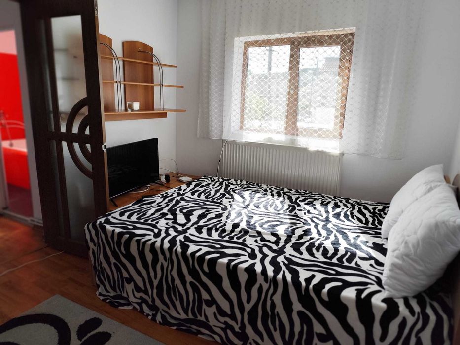 se inchiriaza apartament 2 camere la casa