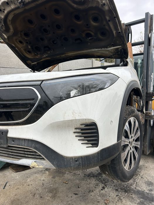 Far dreapta Mercedes EQB 2023