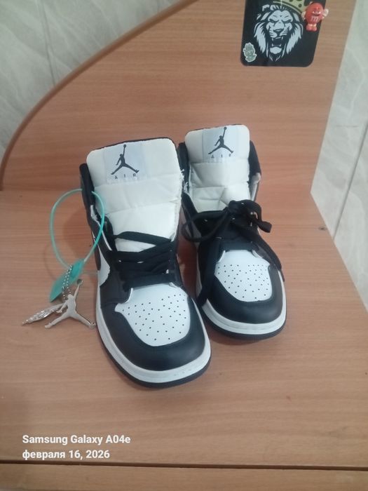 Продам красовки новые