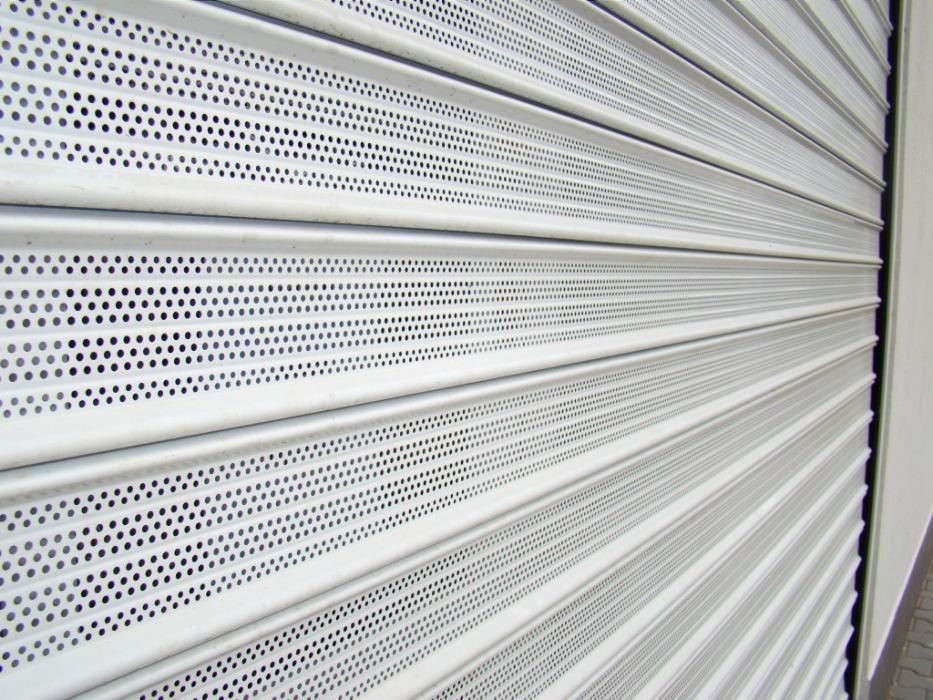 Качествени гаражни врати и охранителни ролетки!