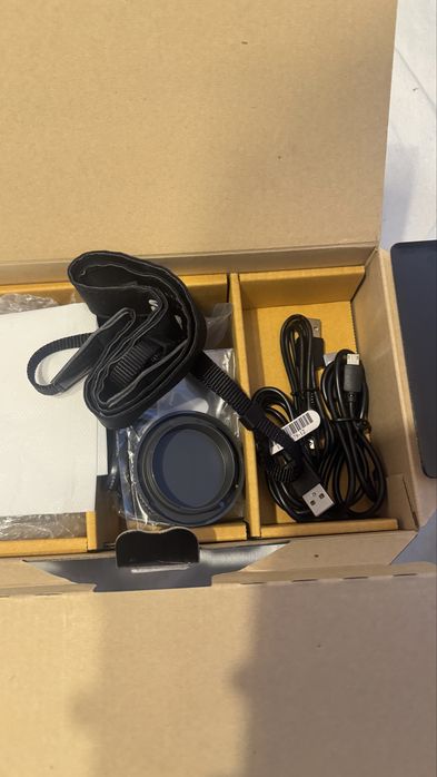 Cutie Sony A6400 cu accesorii originale