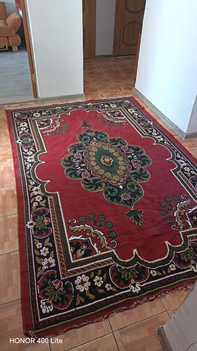 Продам б/у ковры