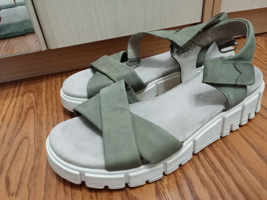 Продам обувь подойдёт на 38-39р