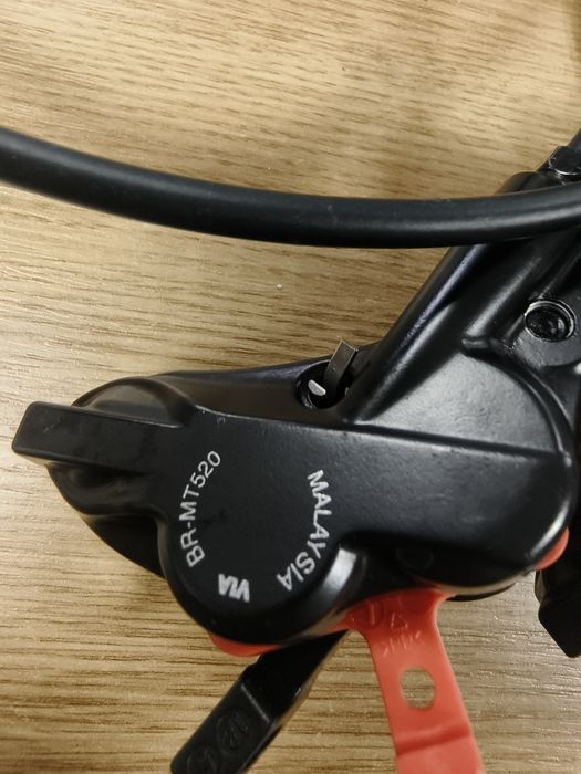 4-бутална задна спирачка Shimano BL-MT501/BR-MT520 - хидравлична диск