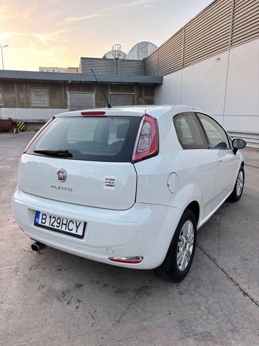 Vând Fiat Punto.