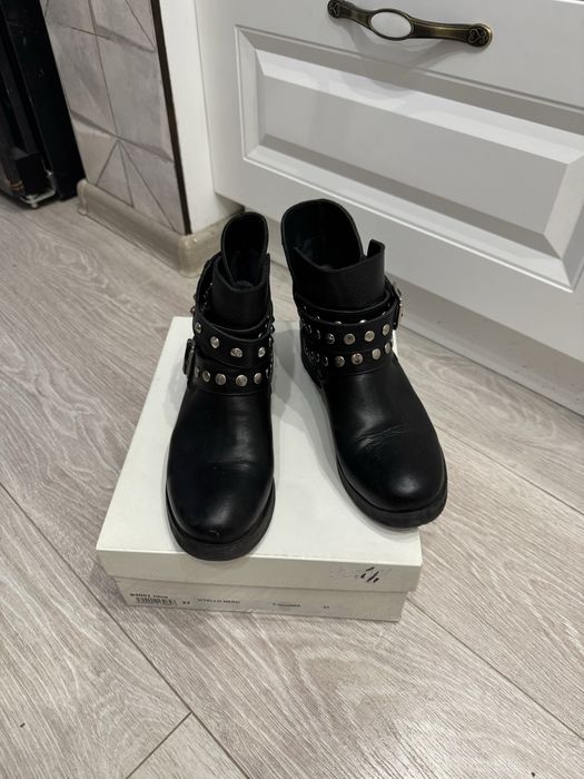 Дамски боти с аксесоар