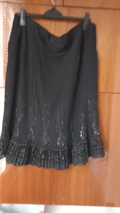 Нарядная юбка чёрного цвета на эластичном поясе, практически не носила