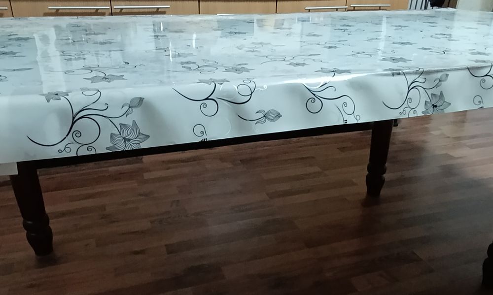 Продаётся стол со стульями