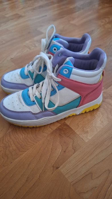 Детски сникърси,за момиче