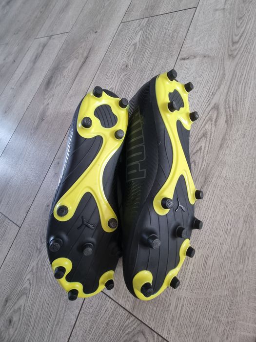 Ghete fotbal Puma Laceless FG marime 43 aproape noi