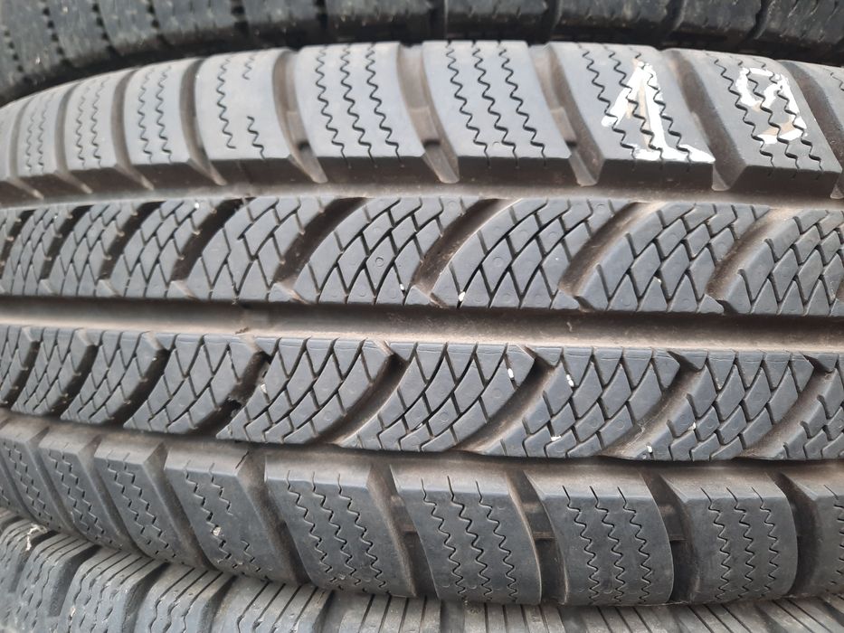 Единични Бусови: 225/75/16С;225/65/16С и 195/75/16С  бусови Зимни Гуми