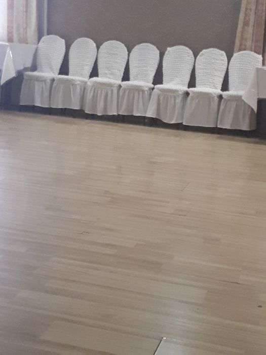 Продам белые чехлы на стулья