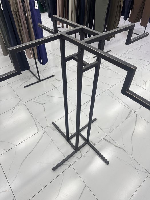 Вешалка для магазин одежды