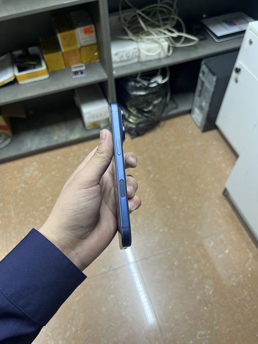 Iphone 17 pro 256гб почти новый