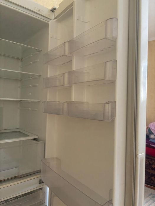 Холодильник LG  2 камера  срочнасатылады