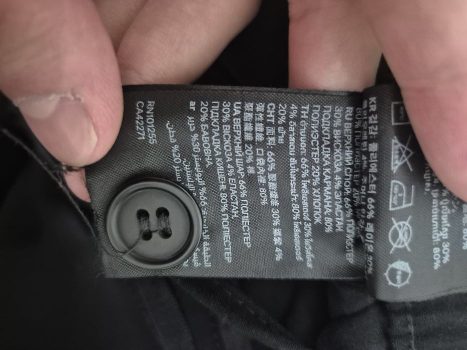 Черные брюки прямого кроя