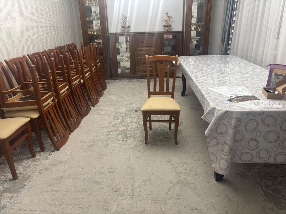 Стол и стулья, дерево