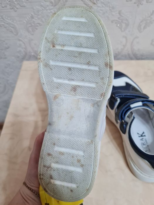 Продам сандалии 34 размер
