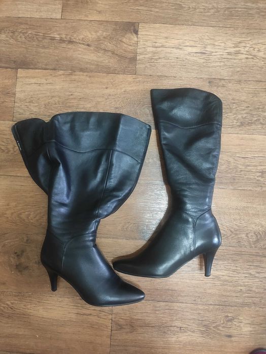 Продам женские сапоги