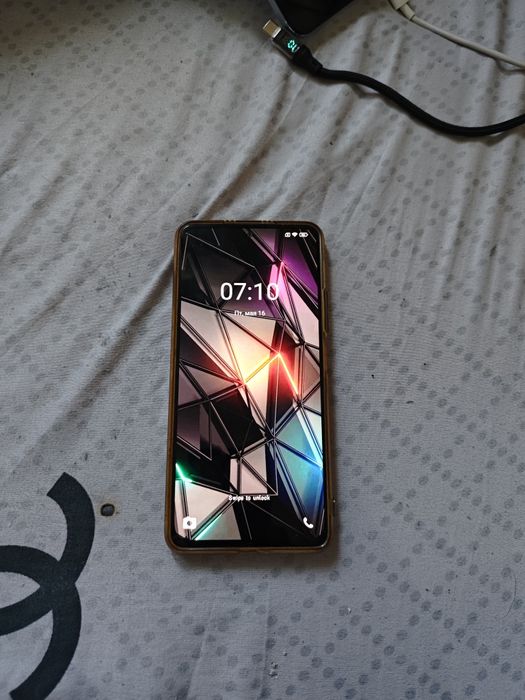 Продам телефон Xiaomi Poco F3