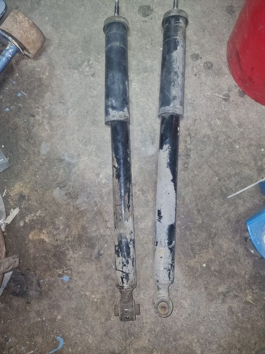 Продам амортизаторы на мерседес  w211 e 350  б/у