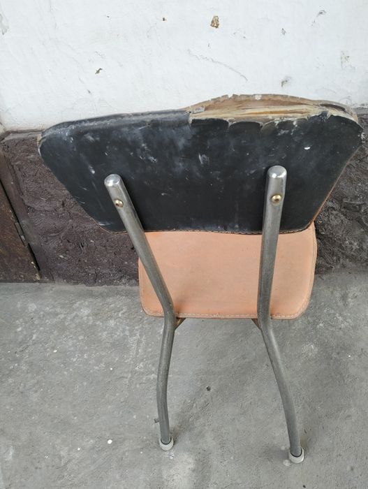 Продам стулия, материал из железа