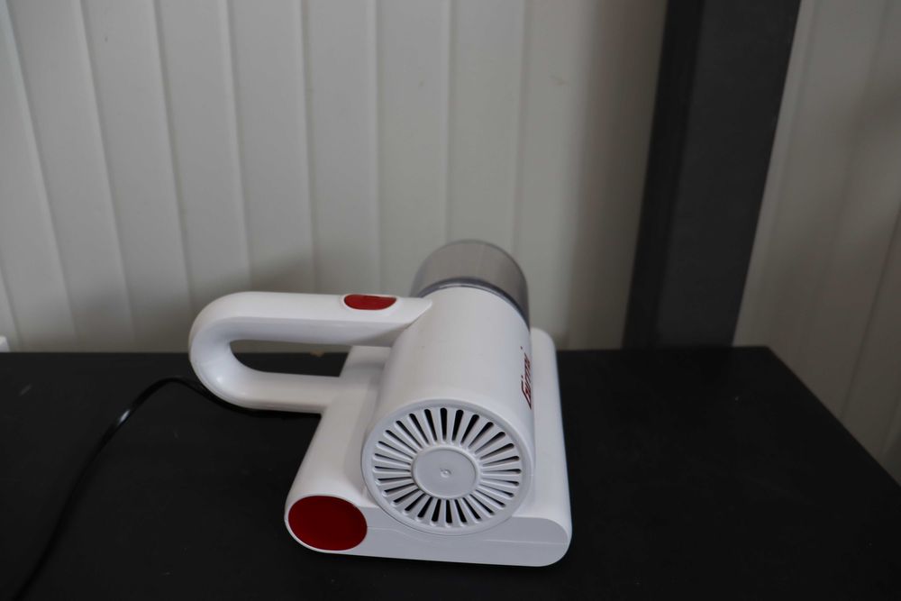 Girmi AP21 почистваща прахосмукачка за матраци и тапицерии с ув лампа