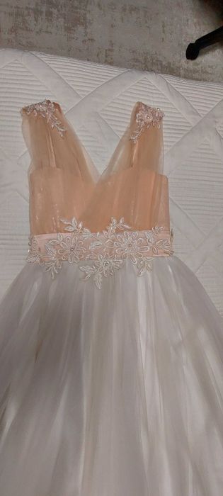 Продается праздничное платье для девочки