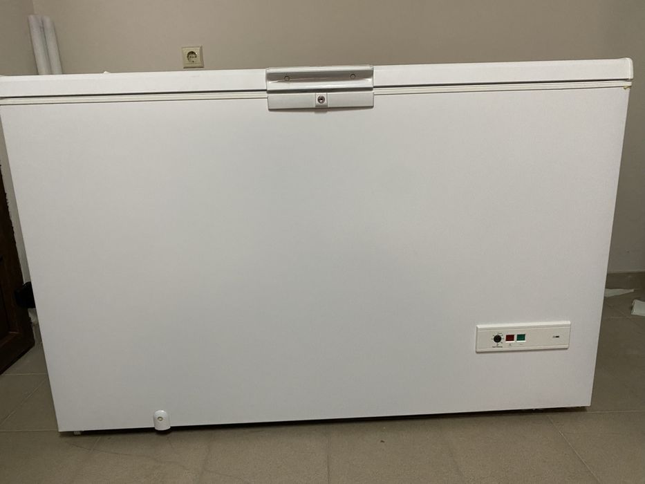 Vand ladă frigorifica mare,140/65/70 cm Whirlpool WHM 3911