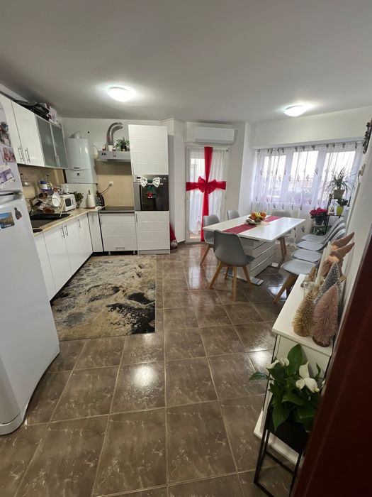 Vand apartament 2 camere decomandat,etaj 3