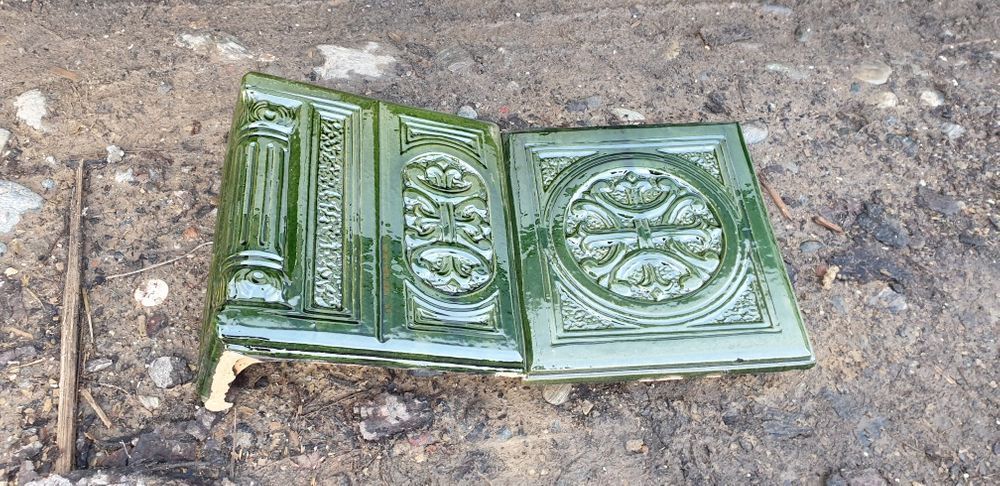 Soba teracota verde, cruce de Malta