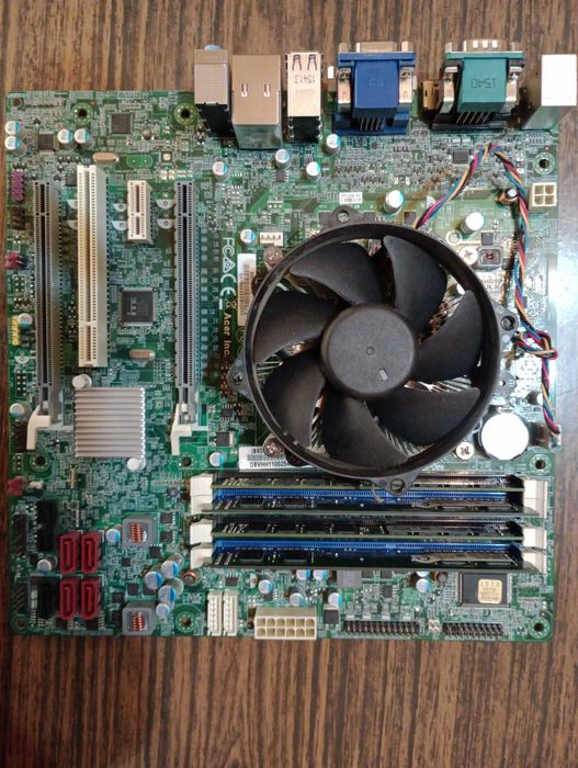 Vând placa de bază + sursă