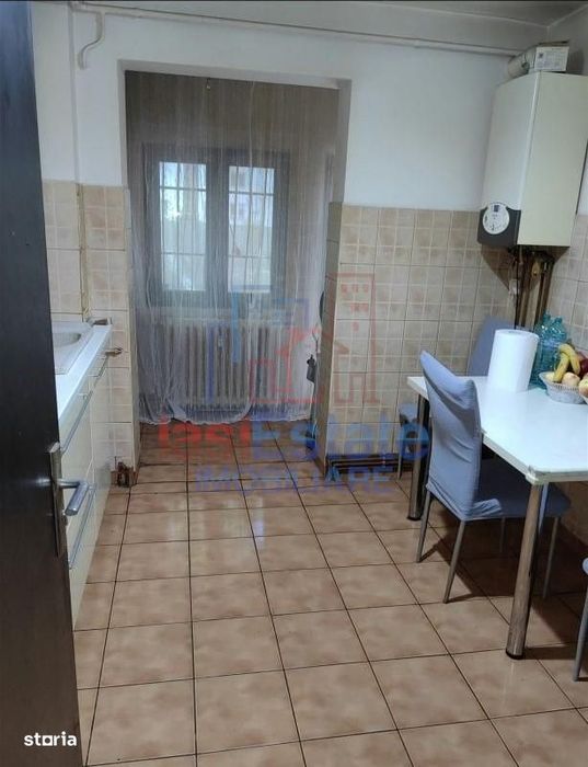 Apartament 3 camere zona Podu de Piatra