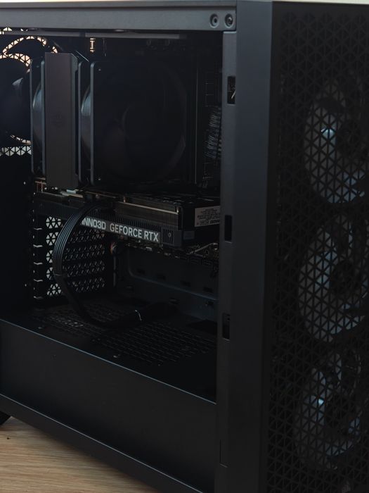 RTX 5070 / i7 13700 / 32GB RAM / 1TB SSD Геймърски Компютър