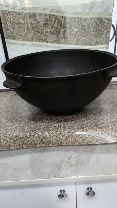 Продам чугунный казан 5 л.