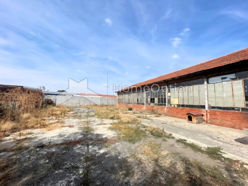 Продава – Стопанска сграда с двор в с. Гюльовца, Несебър