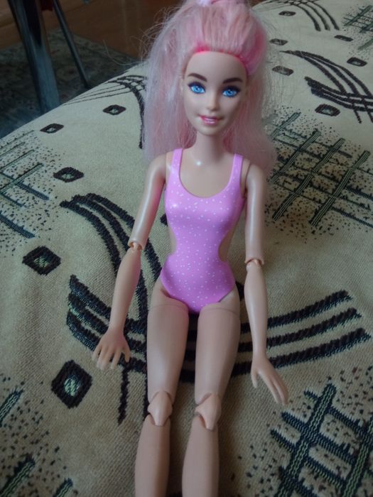 Vând păpușă Barbie 2023 varianta beach