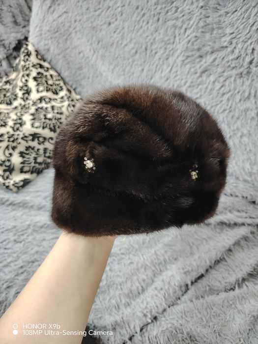 Две Норковые шапки продам