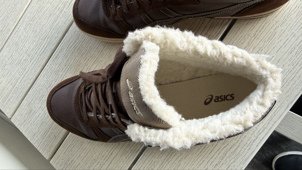 Vand Asics imblaniti noi 48