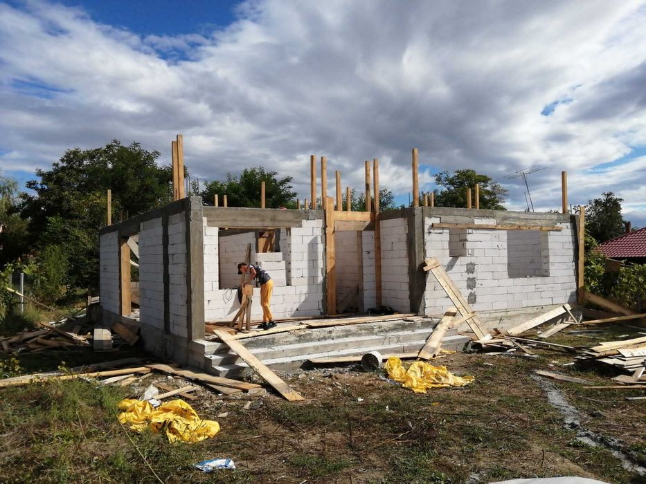 De vanzare casa cu teren 720 mp langa Ploiesti curent, gaze la poarta