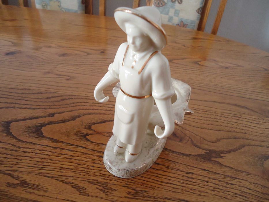 Порцеланова фигура с позлата